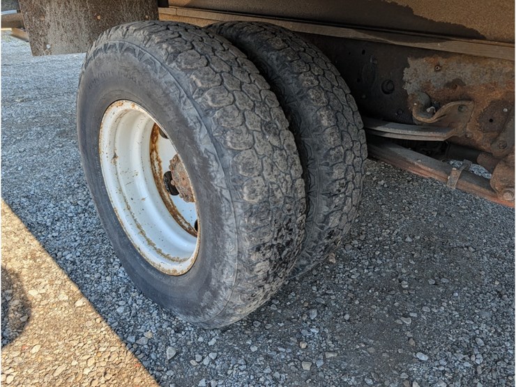 2015-isuzu-npr-image-7