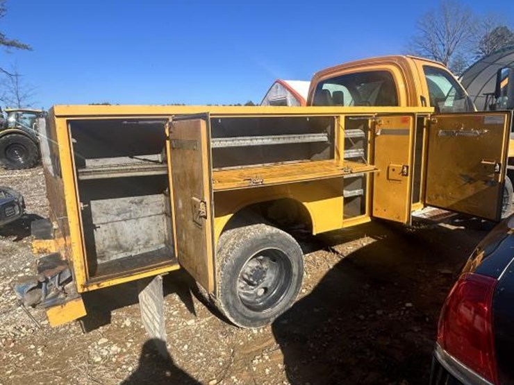 #1017-•-2005-chevrolet-c4500-service-truck-image-13