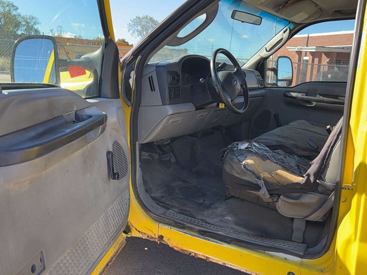 2005-ford-f350-image-21