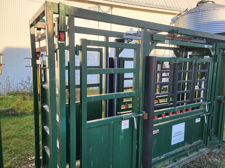 arrow-farmquip-8400-q-catch-cattle-squeeze-chute-w/alley-way---like-new-image-27