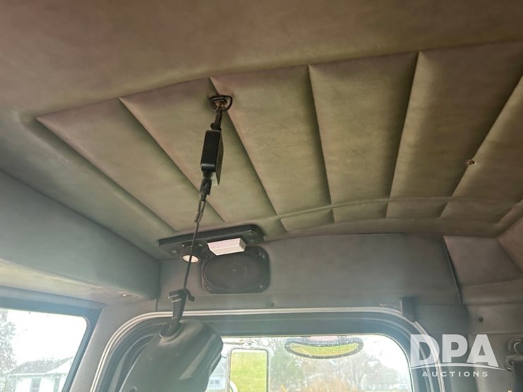 1999-peterbilt-379-image-55