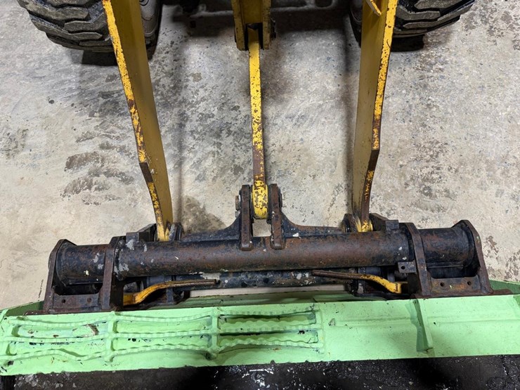 2015-caterpillar-903c-image-10