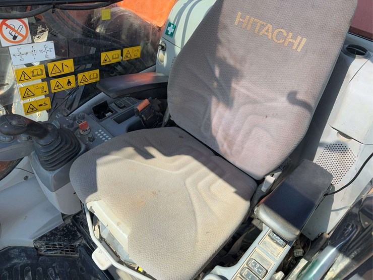 hitachi-225-excavator-image-50
