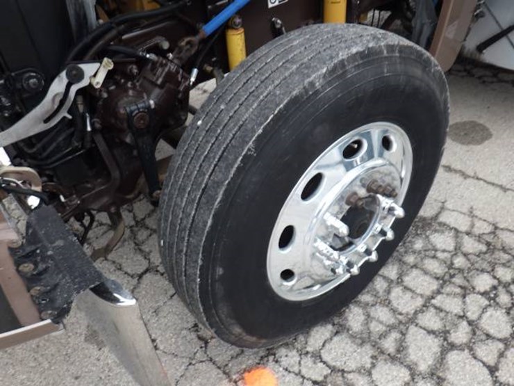 peterbilt-389-image-24