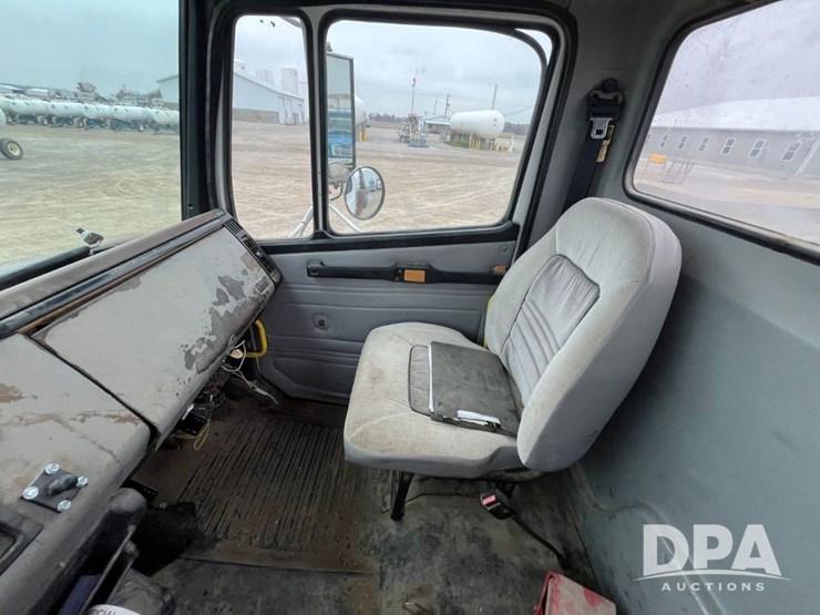 freightliner-fl80-image-52