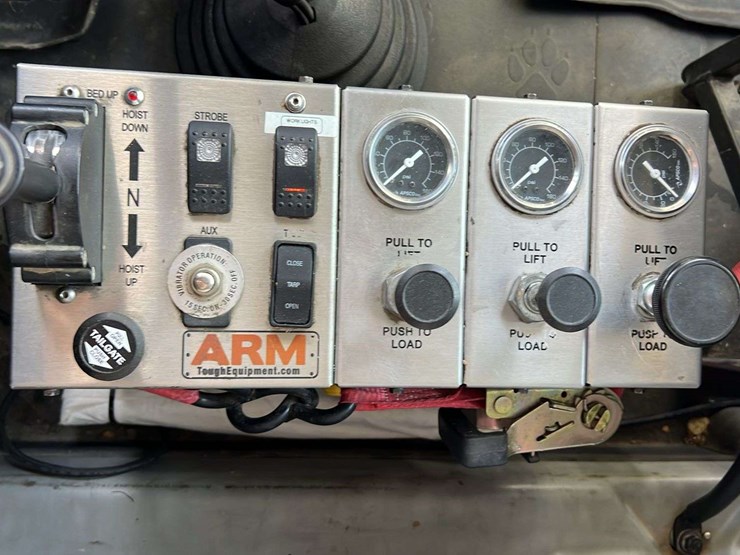 2018-mack-gu-granite-6-axle-dump-truck-image-58