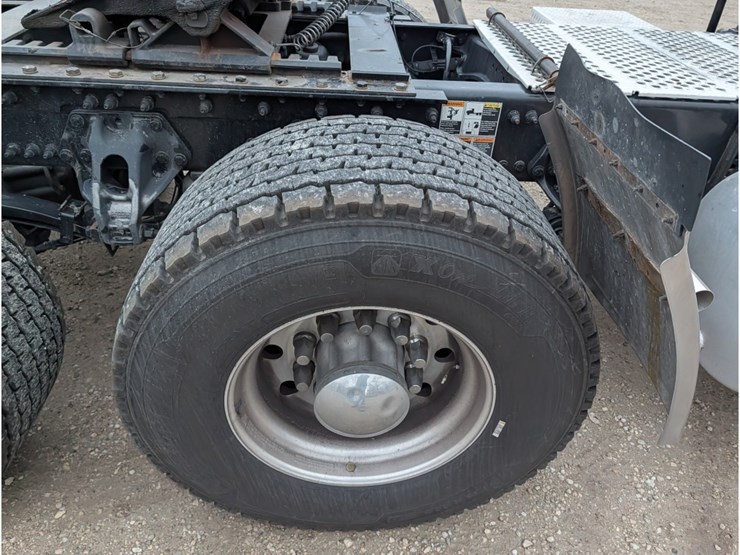 2020-kenworth-t880-image-6