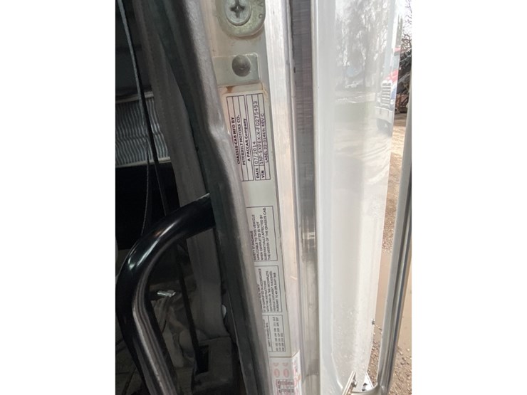 2015-peterbilt-365-image-39