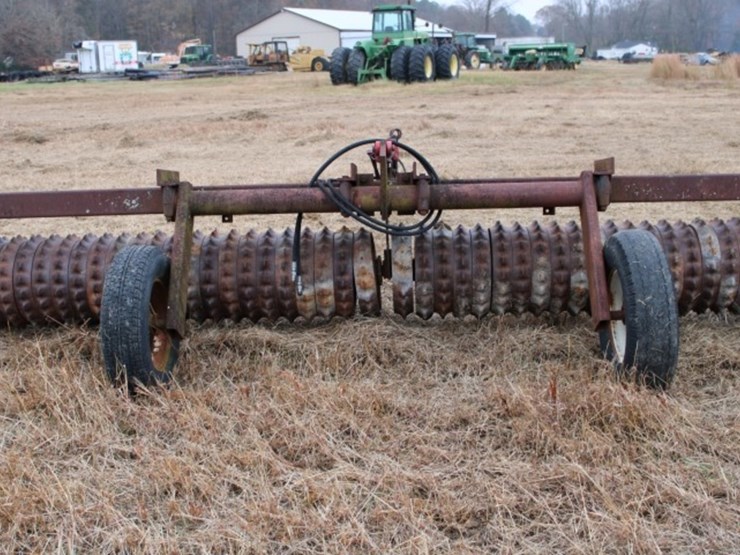 brillion-16'-cultipacker-hose-good-tires-worn-image-4