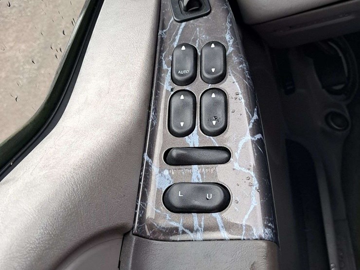 2001-ford-f350-image-27