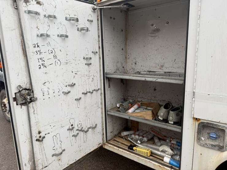 2011-ford-f550-image-18