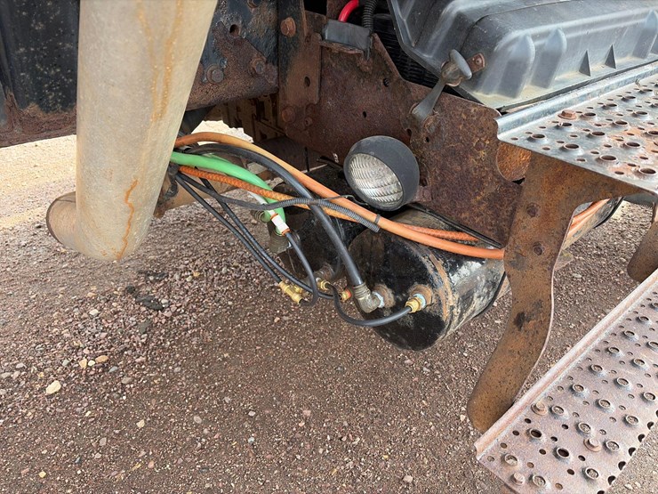 international-7400-image-23