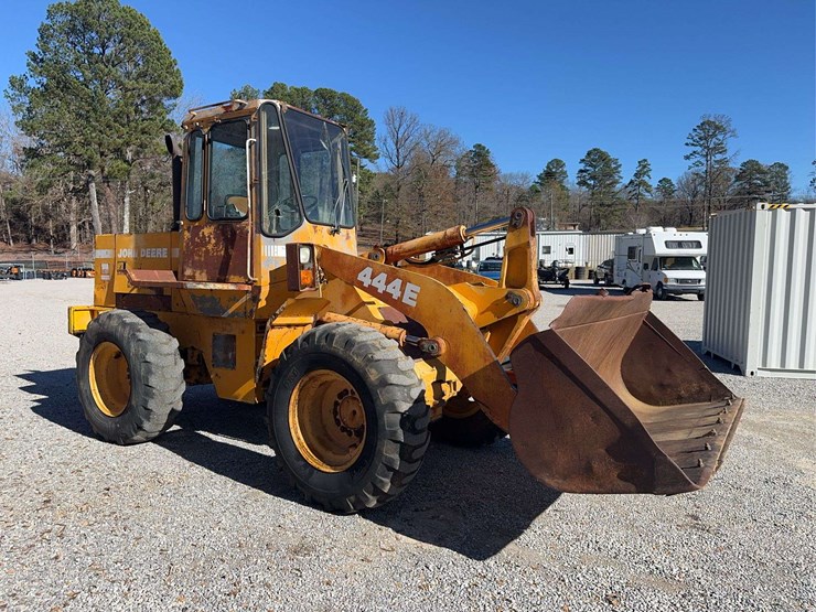 john-deere-444-image-7