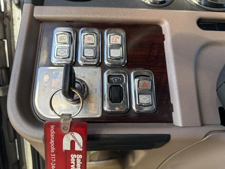 2012-peterbilt-389-image-84