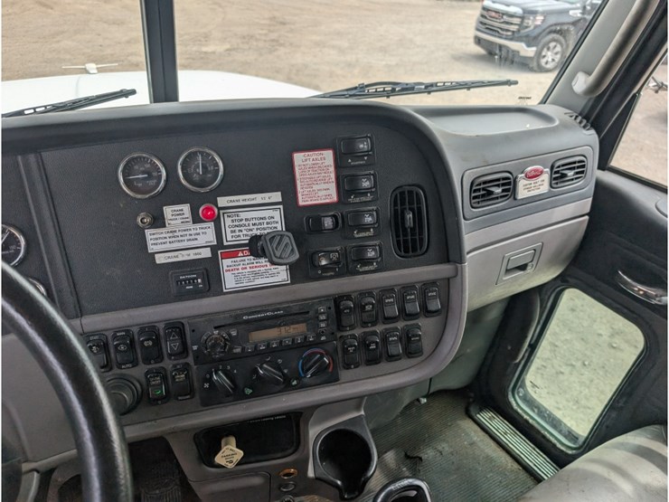 peterbilt-365-image-35