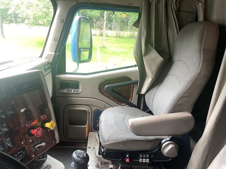 #210-•-2009-international-eagle-semi-tractor-(fall-creek,-wi)-(has-wi-title)-image-29