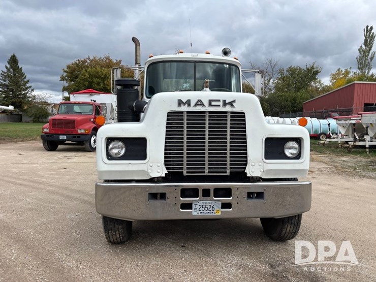 mack-r686st-image-4