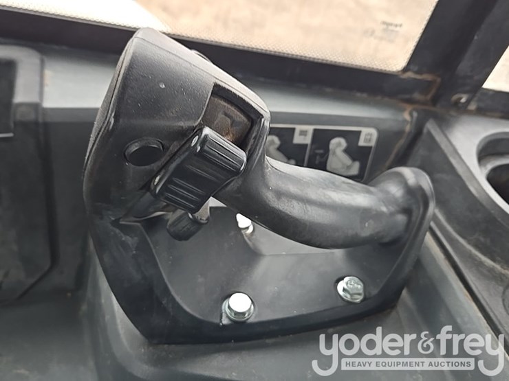 2019-deere-850l-lgp-image-163