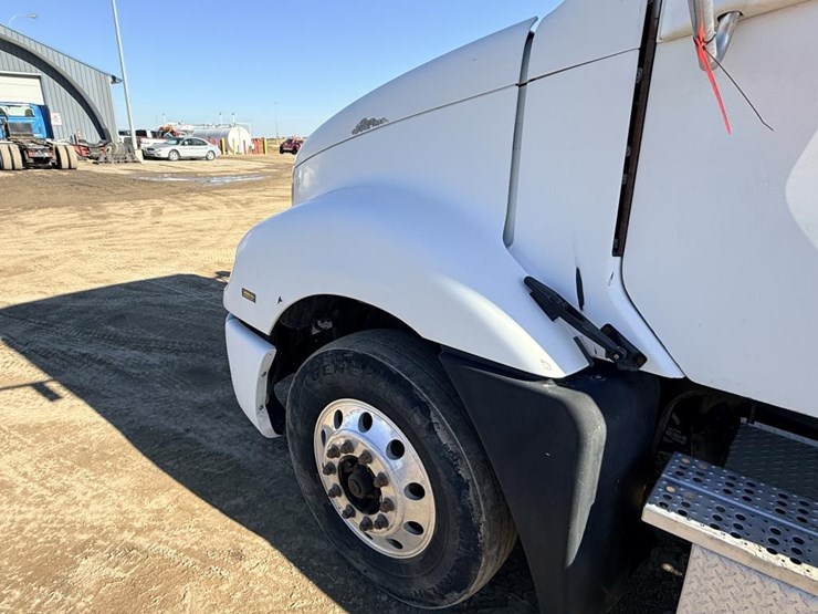 2007-freightliner-columbia-120-image-22