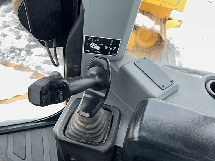 2023-deere-700l-image-20