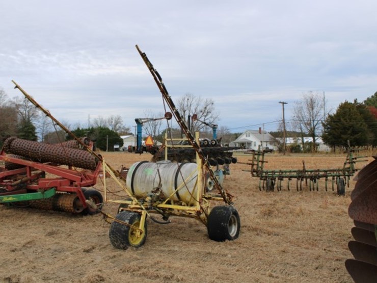 3-wheel-sprayer-with-34'-boom-1-7/8-ball-hitch-200-gal-poly-tank-has-some-r-image-3