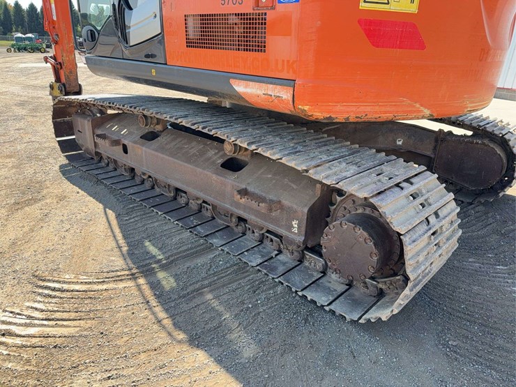 hitachi-225-excavator-image-5