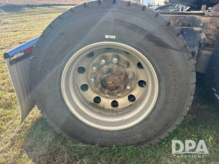 2010-peterbilt-386-image-22