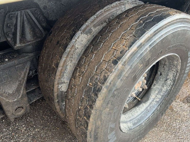 1994-ford-lt9000-image-11