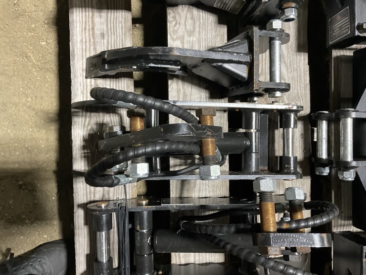 mini-excavator-hydraulic-thumb-image-1