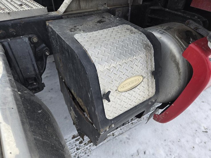 2017-peterbilt-579-image-32