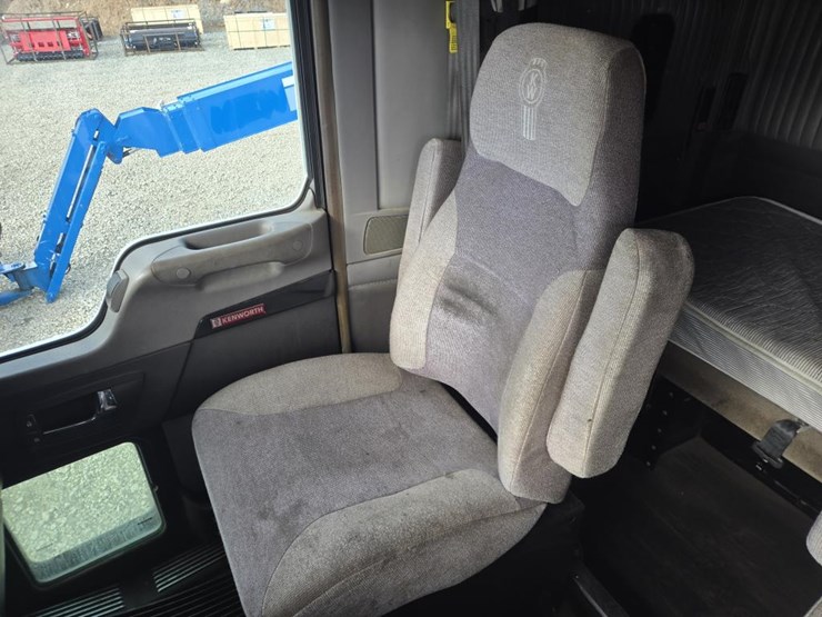 2013-kenworth-t660-image-44