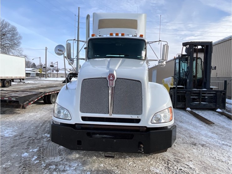 2014-kenworth-t440-image-4