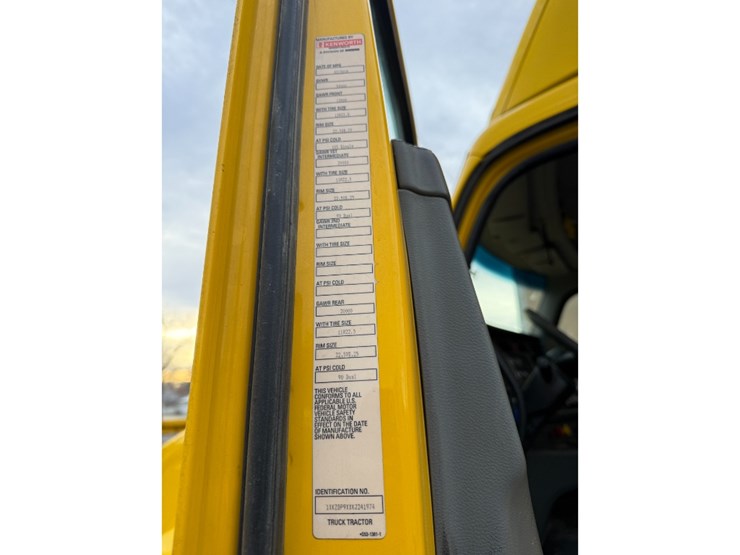 2019-kenworth-t880-image-26