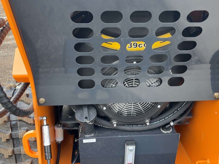 landhero-mini-stand-on-skid-loader-image-13