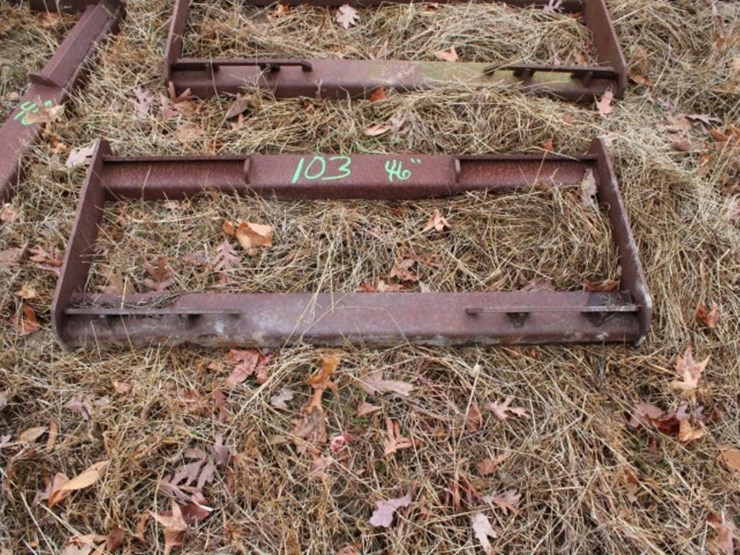 skid-loader-quick-hitch-bracket-46"-image-2