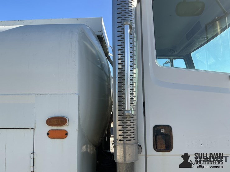 1995-freightliner-fl70-image-20