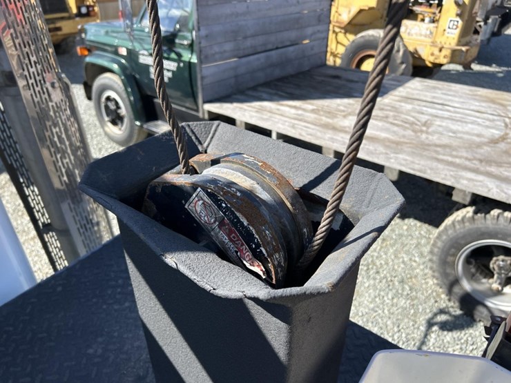 2017-peterbilt-337-image-47