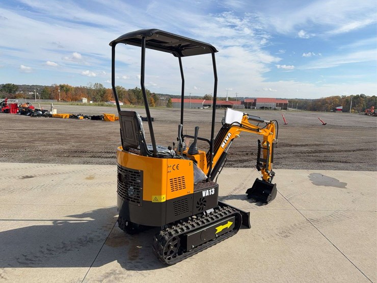 2025-miva-va13-mini-excavator-image-3