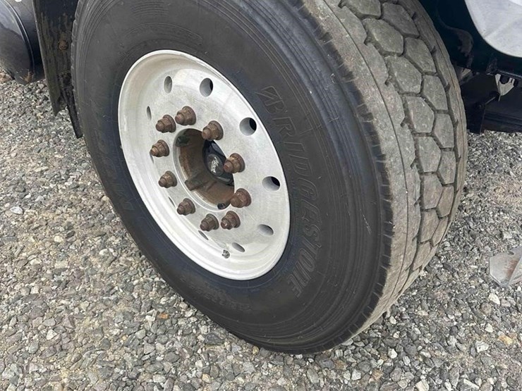 2017-mack-granite-gu713-image-9