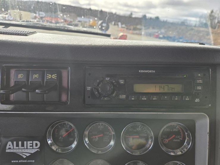 2013-kenworth-t660-image-54