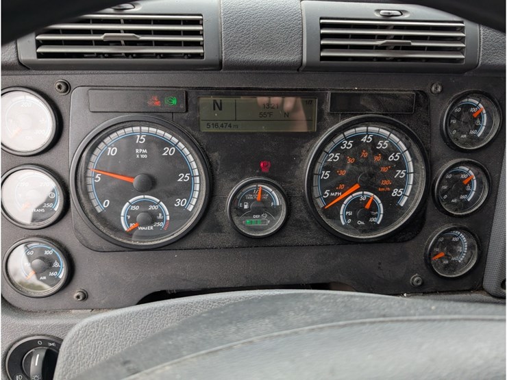 freightliner-cascadia-125-image-30