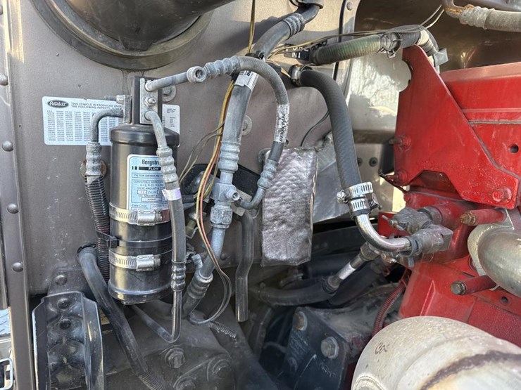 2012-peterbilt-389-image-26