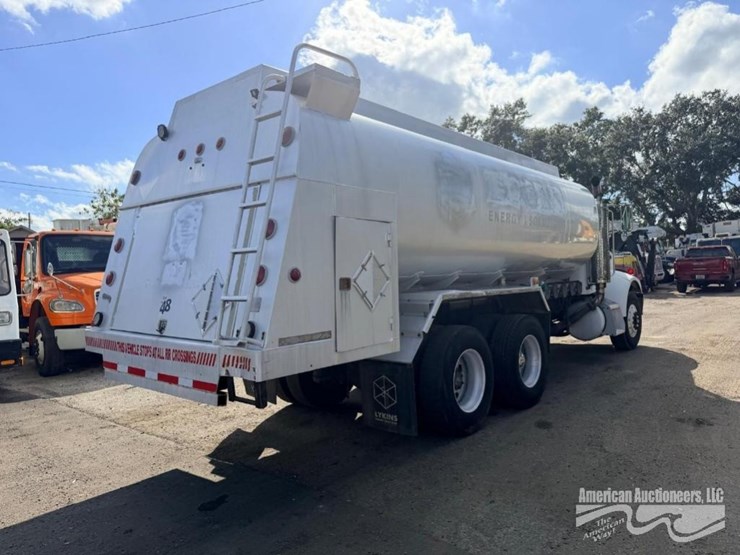 peterbilt-330-image-5