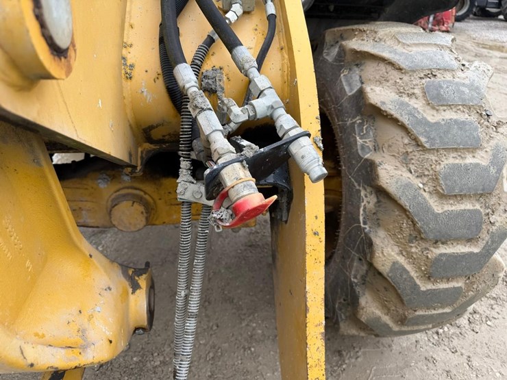 2015-caterpillar-908h2-image-11