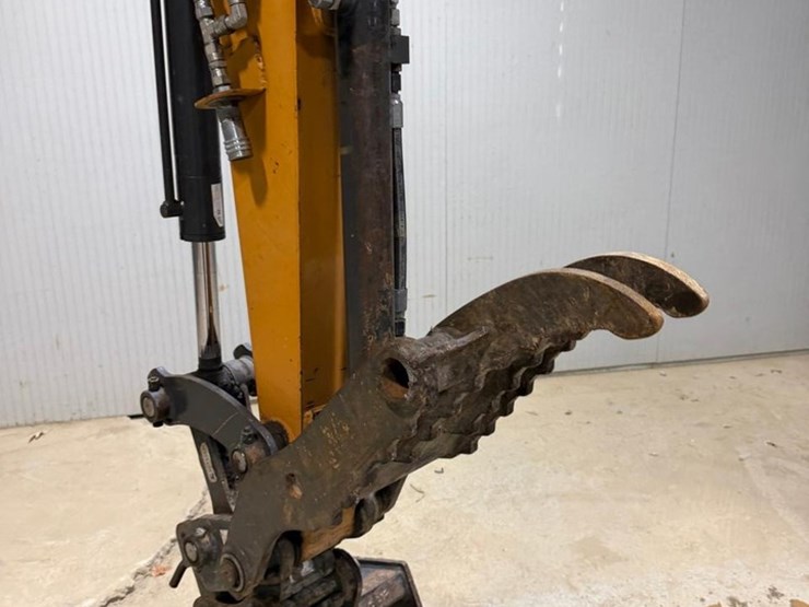 2022-case-cx37c-image-12