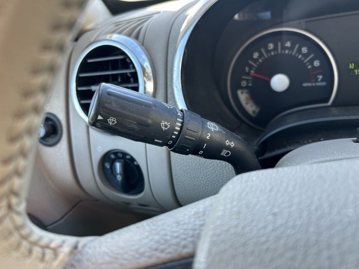 2007-ford-explorer-xlt-image-27