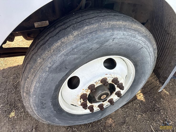 2001-volvo-vnm-semi-truck-image-9