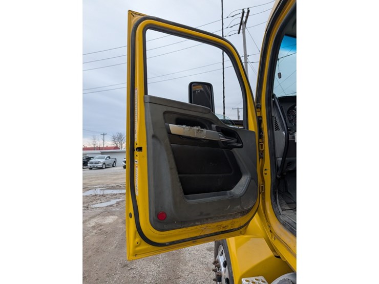 2020-kenworth-t880-image-16