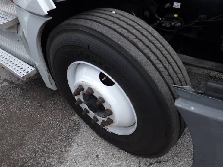 freightliner-cascadia-126-image-25