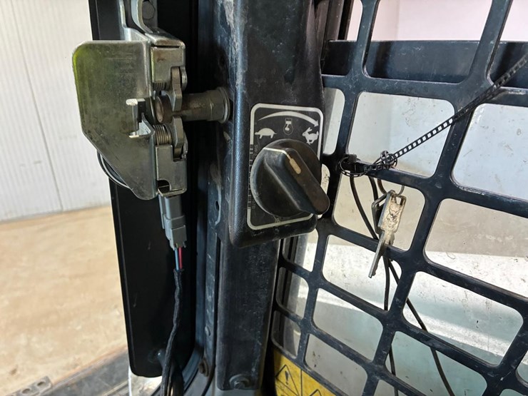 2023-bobcat-t770-image-31